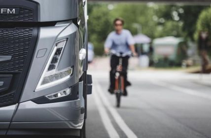 Volvo Trucks führt neue Sicherheitssysteme zum Schutz von Fußgängern und Radfahrern (Foto: Volvo Group Trucks Central Europe GmbH)